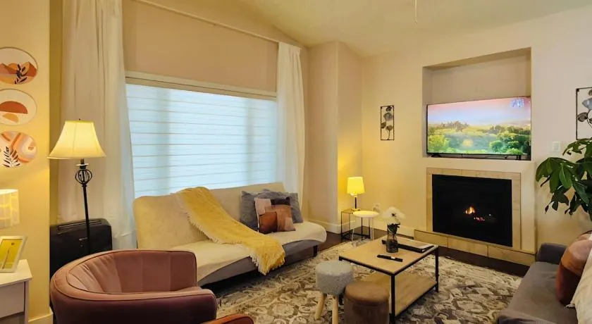 Central 3 Bedroom Gem Near ICE District - Stadium and Malls - Image 1