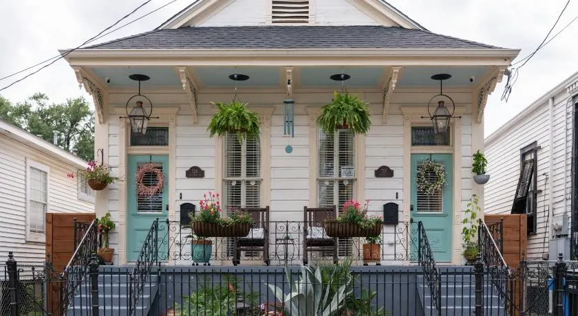 Luxury Historic Shotgun Home in Lower Garden District - Image 1
