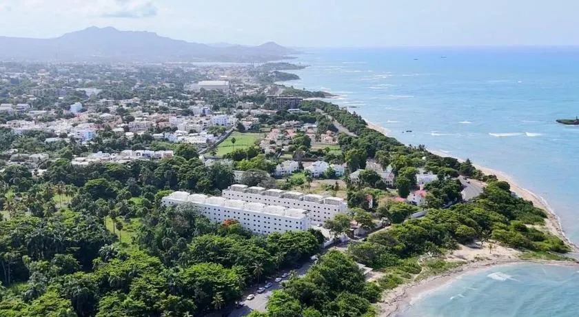 New Beachfront at Sunset Apartments 3 Bedroom 2 Bath Gym Pool PS5 - Image 1