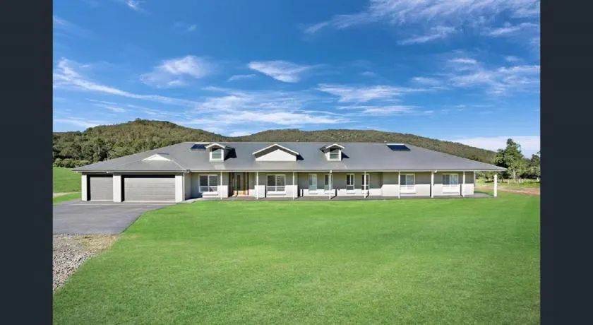 ON Keppies - BnB - Family Farm & Wedding Guest Accommodation Paterson NSW - Image 1