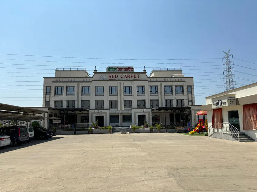 Hotel Red Carpet - Image 1