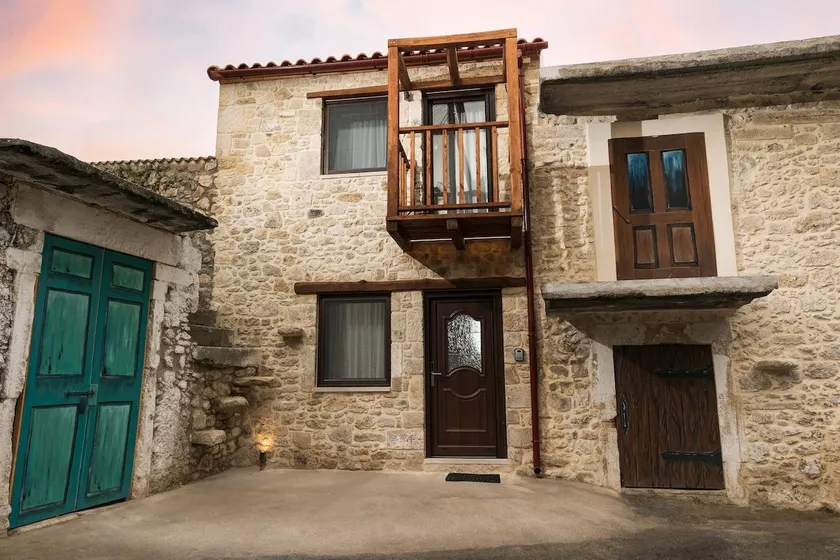 Orion traditional house - Image 1
