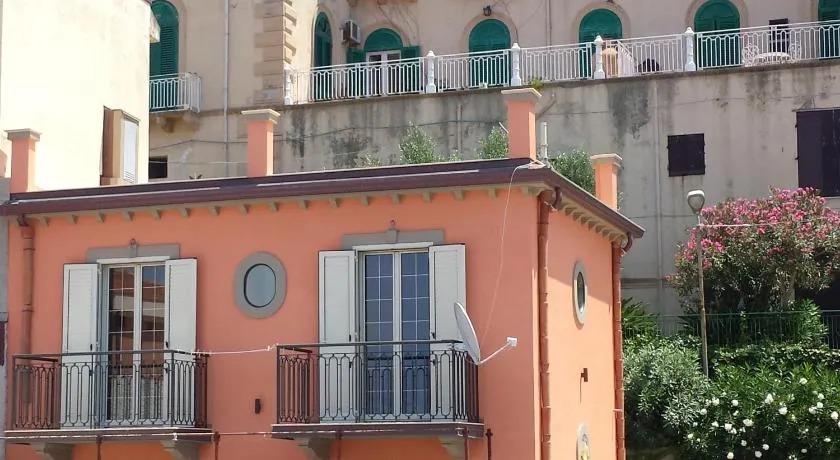 Sicily Sea House - Image 1