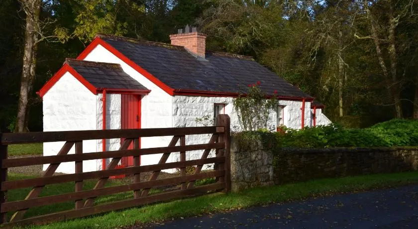 Railway Crossing Cottage - Image 1