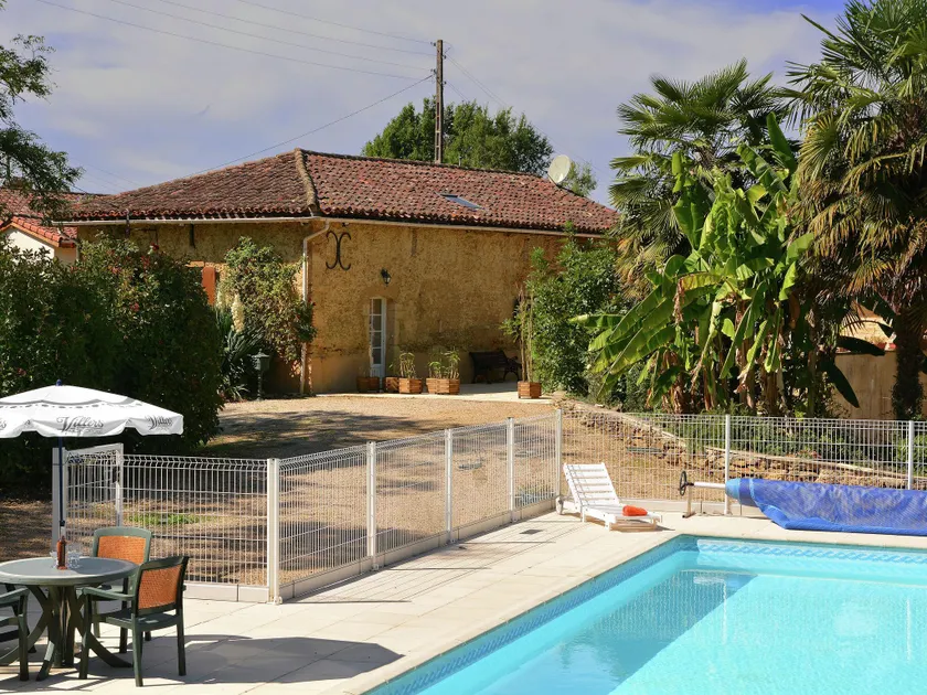 Family friendly villa with private swimming pool, trampoline and table tennis - Image 1