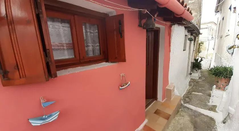The little house - Image 1