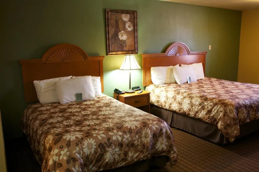 Coach Light Inn - Image 1