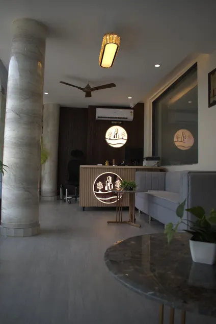 Hotel Bilasa Park Inn - Image 1