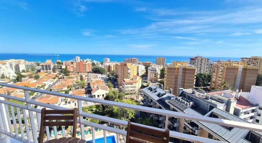 Apartamento con vistas en Benalmadena - Image 1