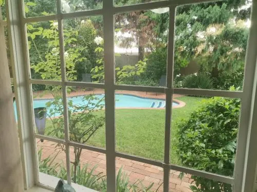 Rosebank Lodge Guesthouse by Claires - Image 1