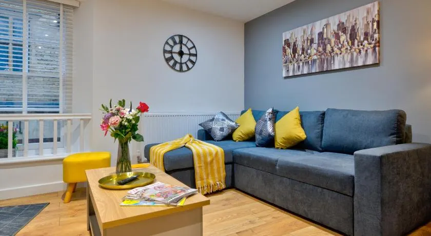 2-Bed Apartment in Stamford Town Centre-Parking & Wi-Fi - Image 1