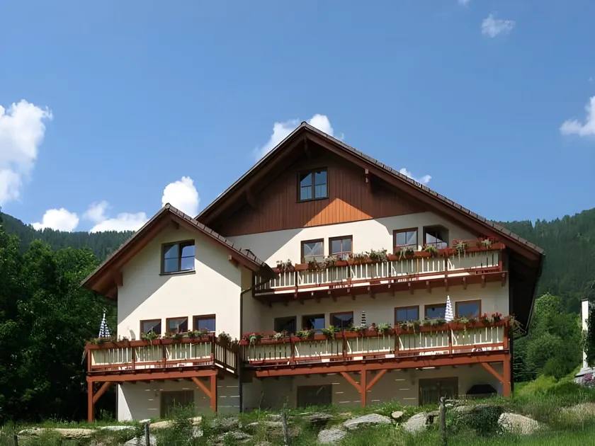 Merveilleux appartement de vacances adapté aux familles avec barbecue, jacuzzi et jardin | Vue jardin | Ski à proximité | Avec animaux acceptés - Image 1