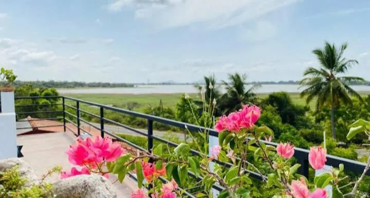 Lake Edge Resort - Image 1