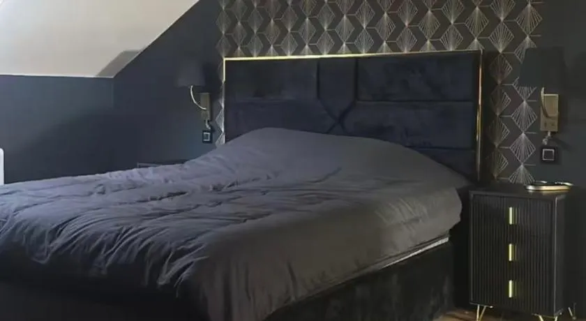 Love Room - Image 1