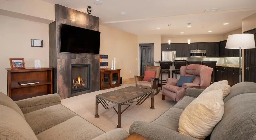 Ski Condo with Private Garage and Washer Dryer - Parry Peak Loft Premium-Rated 105 - Image 1