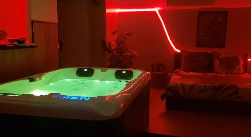 Bulles étoilées Appartement avec jacuzzi privé - Image 1