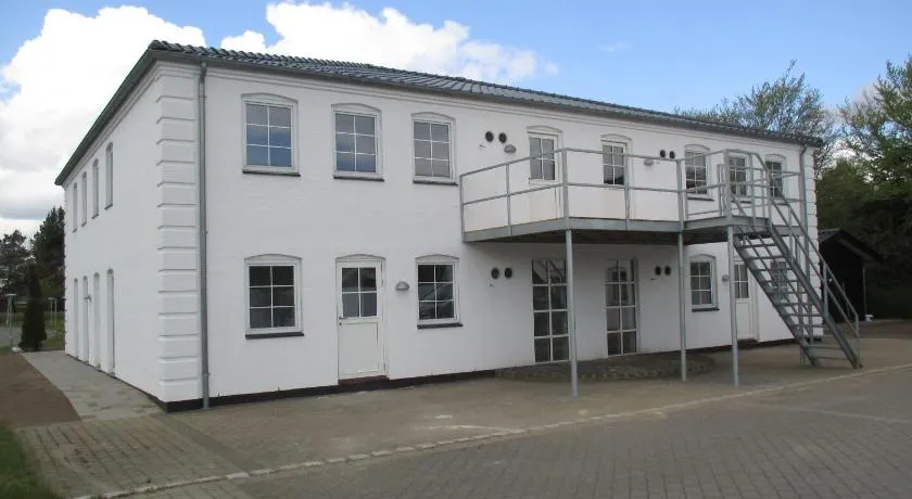 White House Hotel Apartments - Image 1