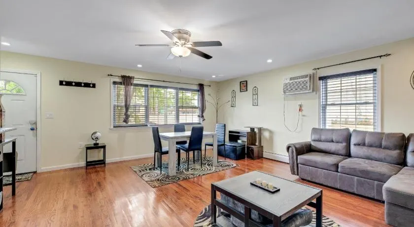 Modern Cozy 3BR Home Just 10 mins From JFK! residence - Image 1