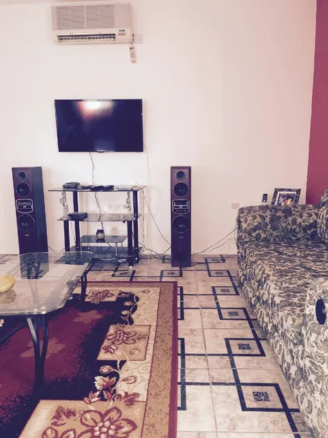 Immaculate 2-bed Apartment in Spanish Town - Image 1