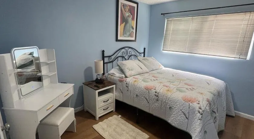 9621 San Juan - South Gate CA - Quick Drive to Hollywood & Beaches - Image 1
