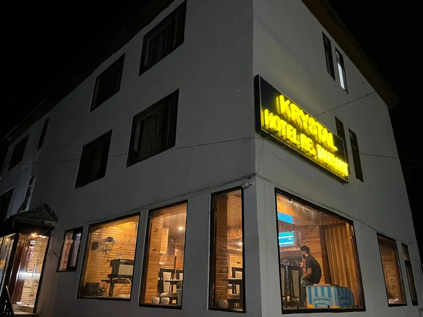 Hotel Krystal & Restaurant - Image 1