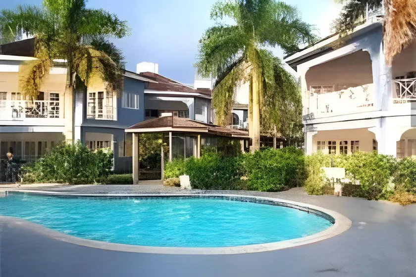 Beachcomber Club Resort - Image 1