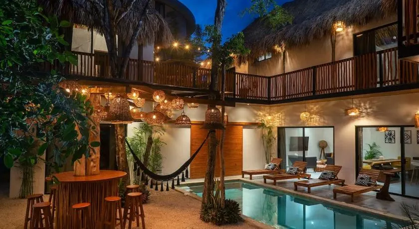 7BR Dream Villa Pool Jacuzzi and Stylish Patio - Image 1