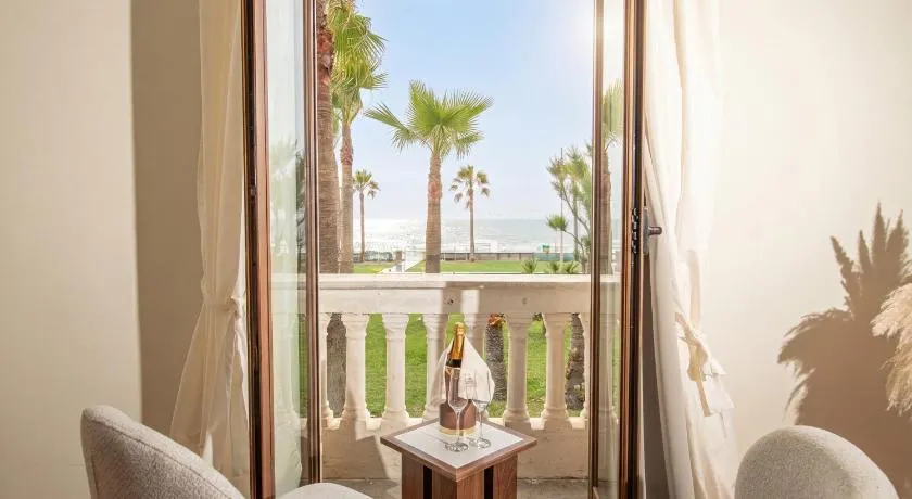 Grand Hotel Le Château - Image 1