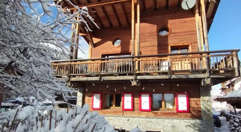 Alpine Vibes Guest Chalet - spa - sauna - Morzine Premium Location - Image 1
