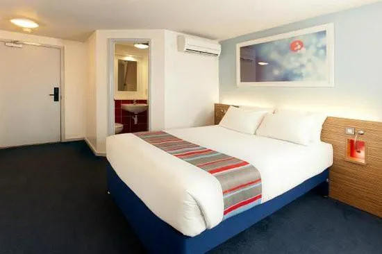 Travelodge Manchester Upper Brook Street - Image 1