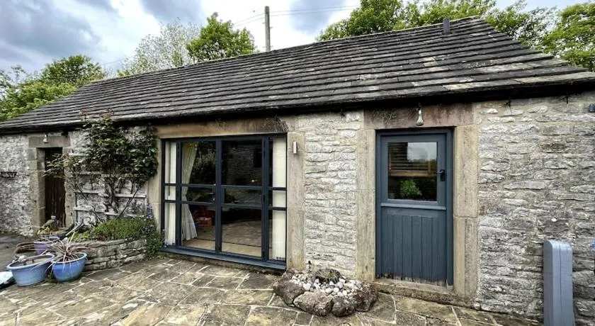 Peak District Old Forge House in Over Haddon - Image 1