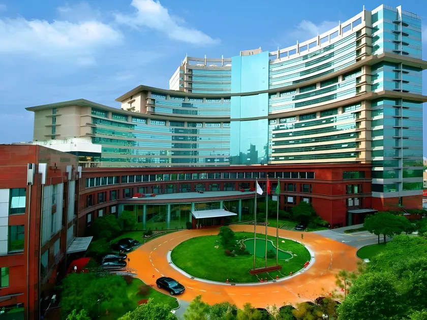 Jin Jiang Pine City Hotel - Image 1
