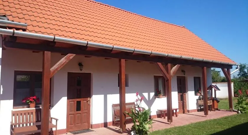 Szenkeparti Vendégház - Image 1