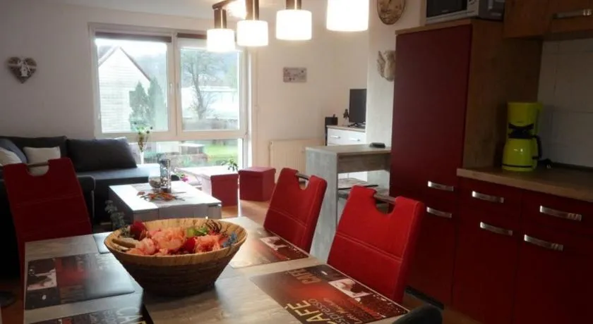 Appartement convivial et familial avec jardin et terrasse - Image 1
