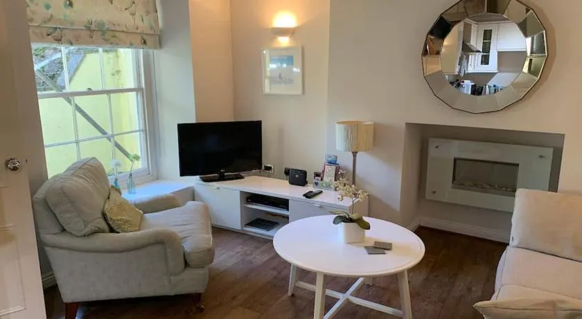 One bed flat close to Exeter centre - Image 1