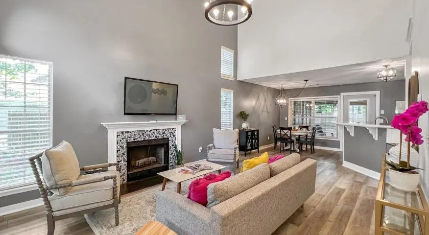 The Paramour comfy home with ground floor bedroom and fenced in yard - Image 1