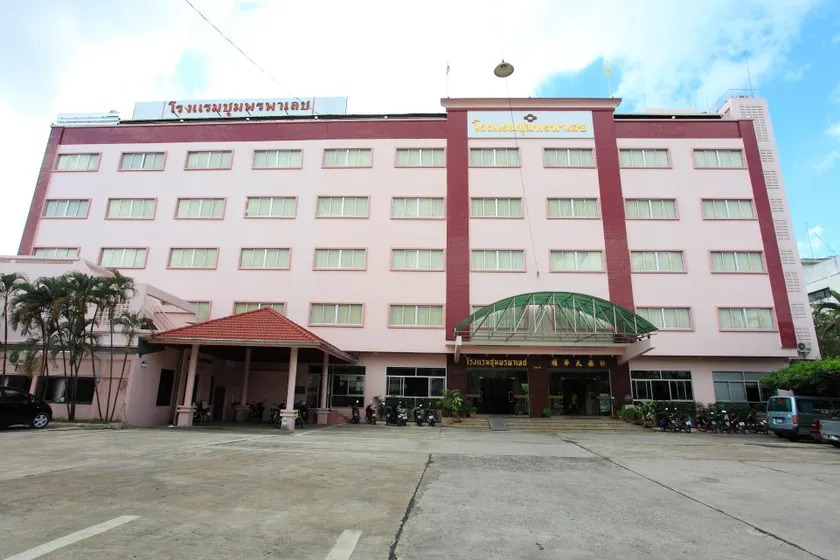 Chumphon Palace Hotel - Image 1