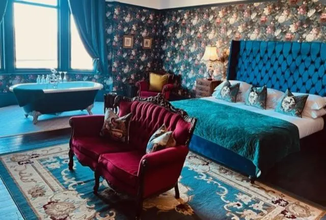 Mollys Boutique Hotel - Image 1