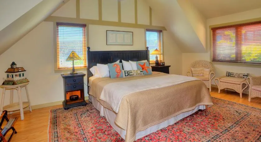 The Eagle Harbor Inn - Image 1