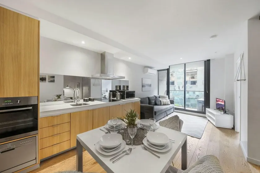 A Stylish & Comfy 2BR Apt Near Southern Cross - Image 1