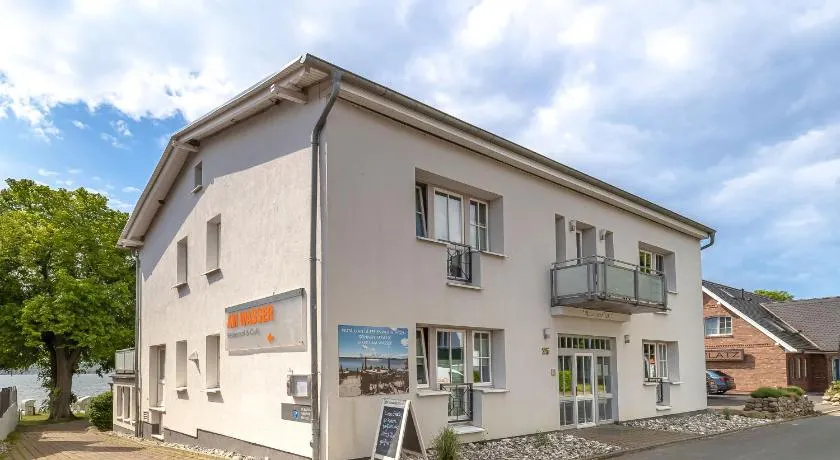 Haus Seeblick mit 9 Wohnungen - Image 1