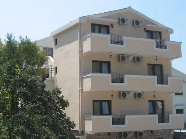 Apartments Srzentic - Image 1