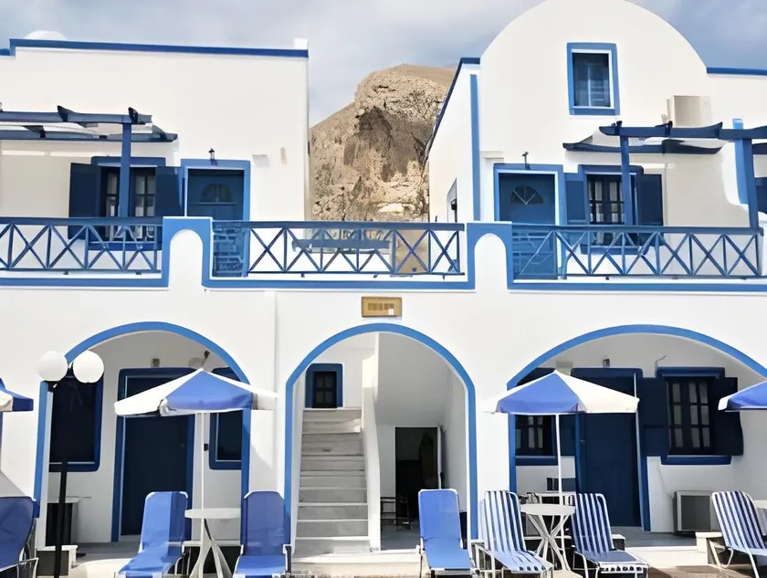 Roula Villa Studios & Apartments - Image 1
