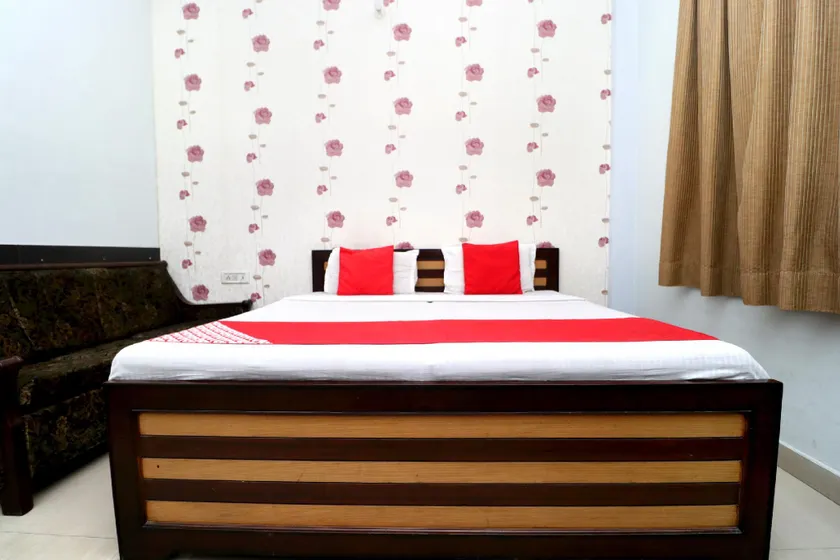 OYO 38521 Hotel Big Way - Image 1