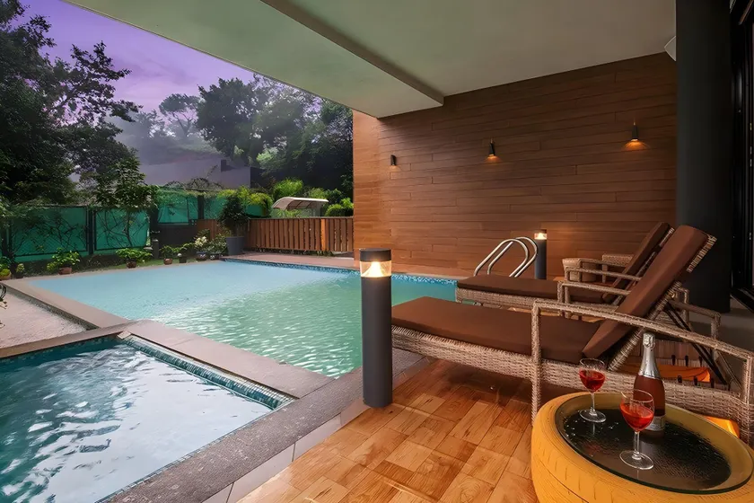 StayVista's Villa 41 - 6BHK with Home Theatre & Jacuzzi - Image 1
