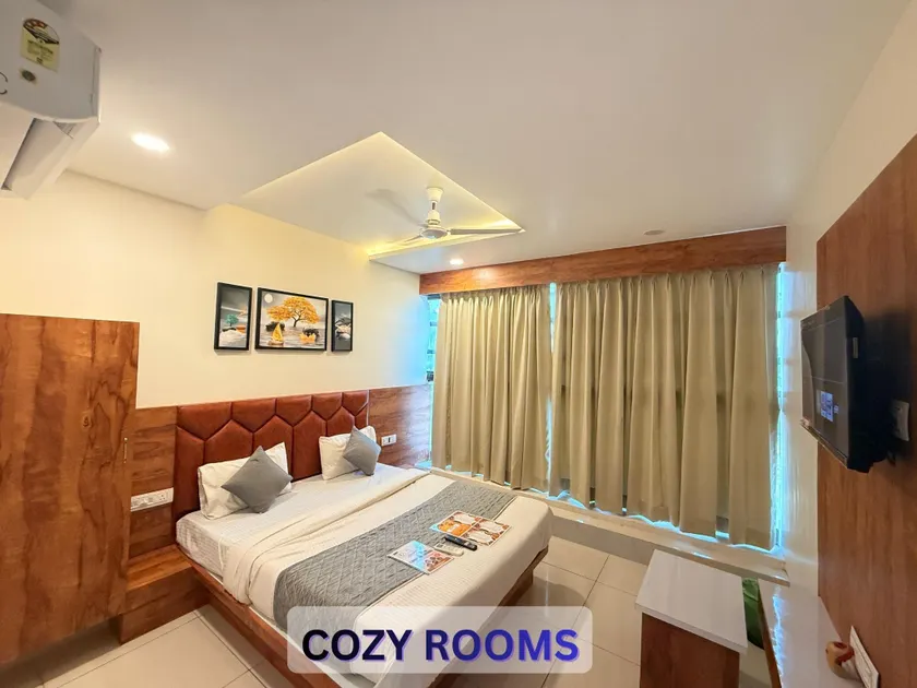 Hotel Radhe Sky - Image 1