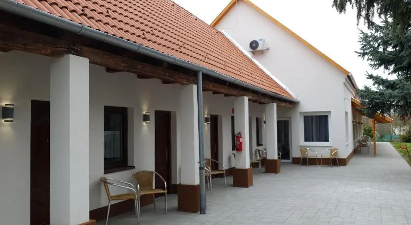 Czermann Holiday Inn - Image 1
