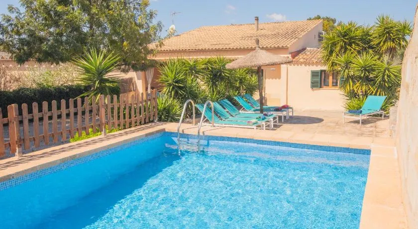 Maison avec barbecue, piscine privée et jardin - Image 1