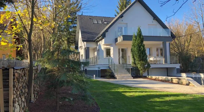 Green Buda Valley: Holiday home with garden - Image 1