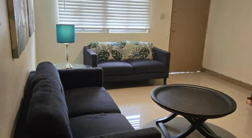 2Bed1Bath - Central Island Haven - Image 1